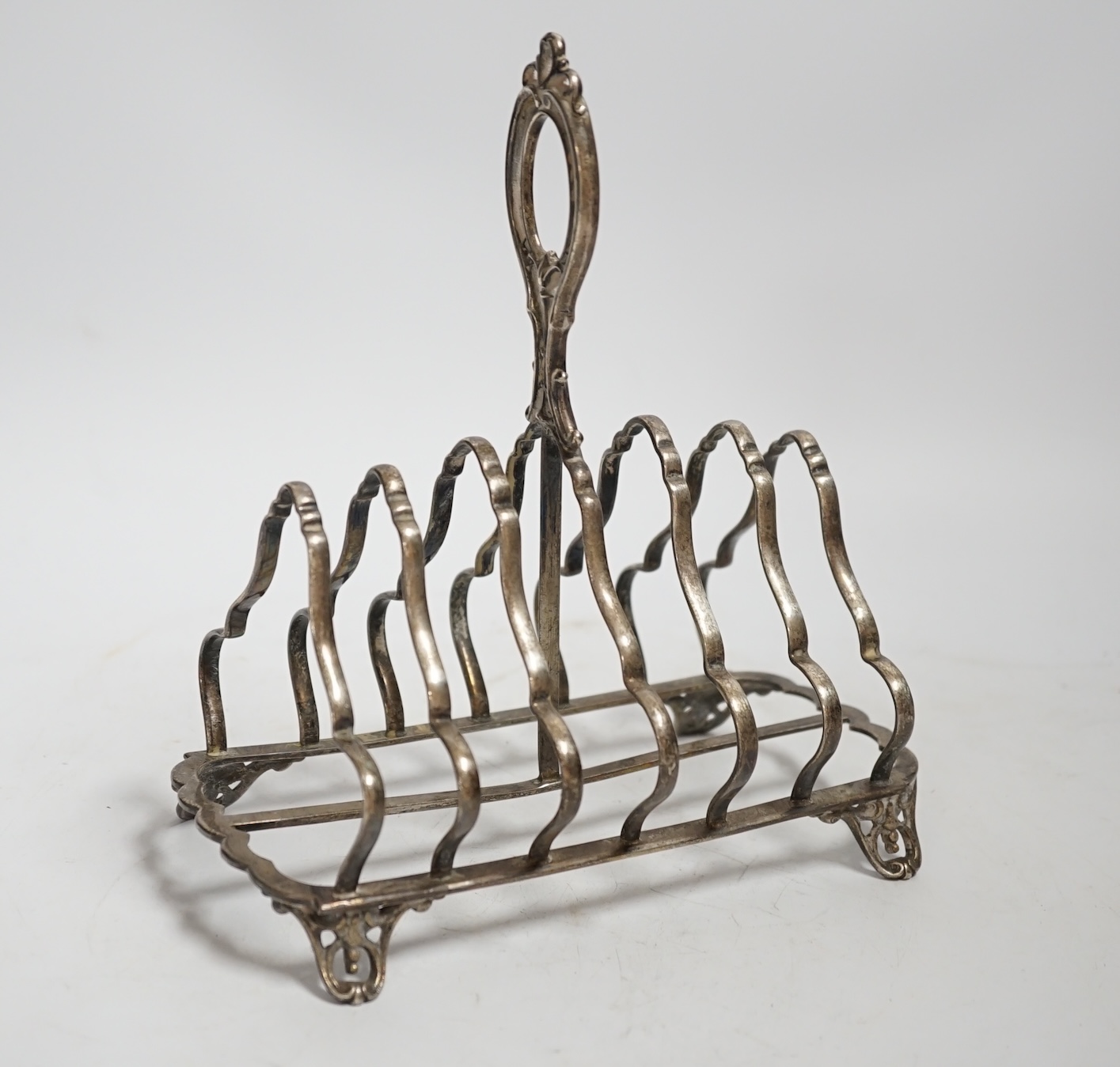 A Victorian silver seven bar toast rack, with loop handle, Henry Wilkinson & Co Ltd, Sheffield, 1874, length 18cm, 10oz.